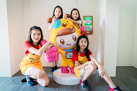 展示體驗館智能小尖兵公仔