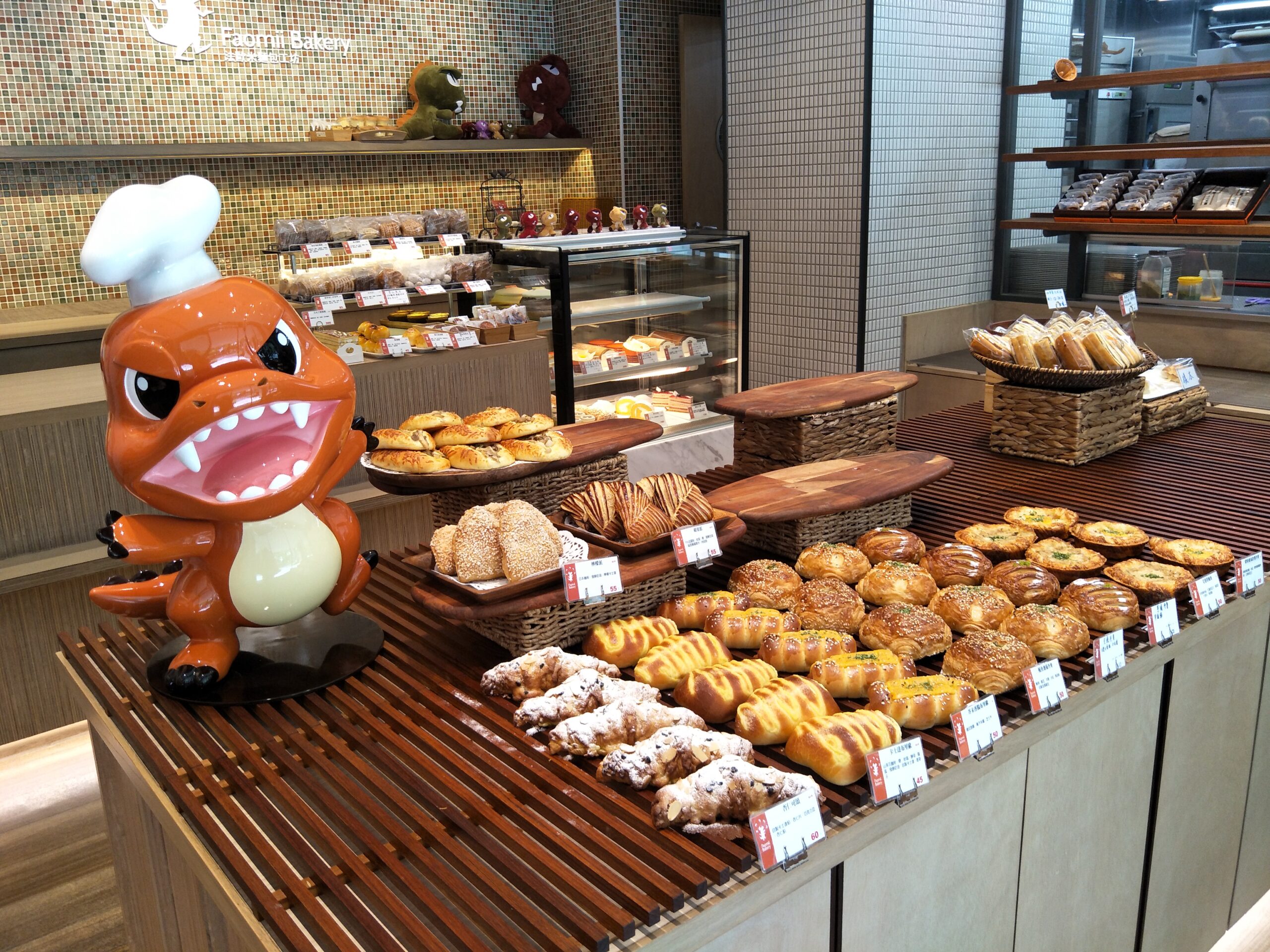 FRP迎賓公仔尺寸